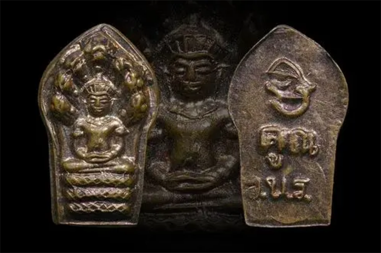 泰国佛牌庙牌：探寻神秘的护身符