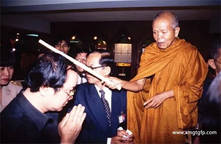 泰国佛牌 龙婆坤 10.jpg