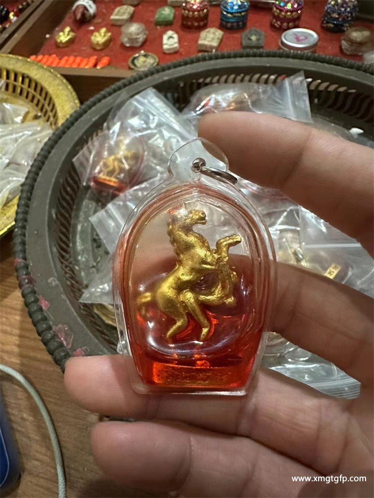 阿赞put 马食能 背面.jpg