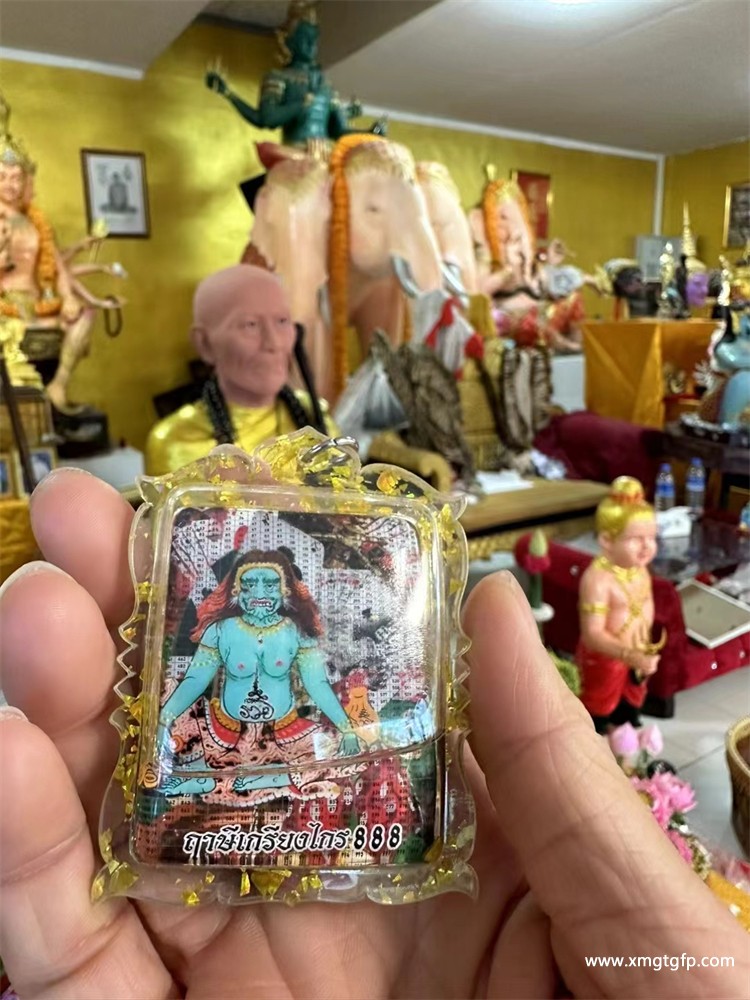 泰国佛牌 阿赞姜凯 巨人女神 方版正面.jpg